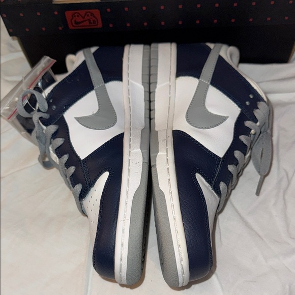 Nike Dunk Low White and Dark Blue Sneakers - Men’s Size 8 - Picture 4 of 7